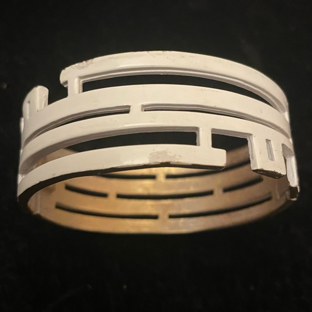 60s VTG Labyrinth Bracelet White and Gold